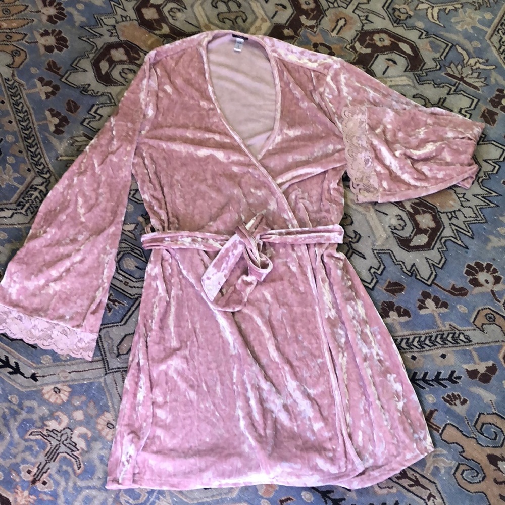 Pink Velvet Short Bathrobe size L 💗NWOT